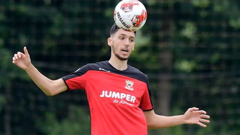 补阵容在比 补阵容在比