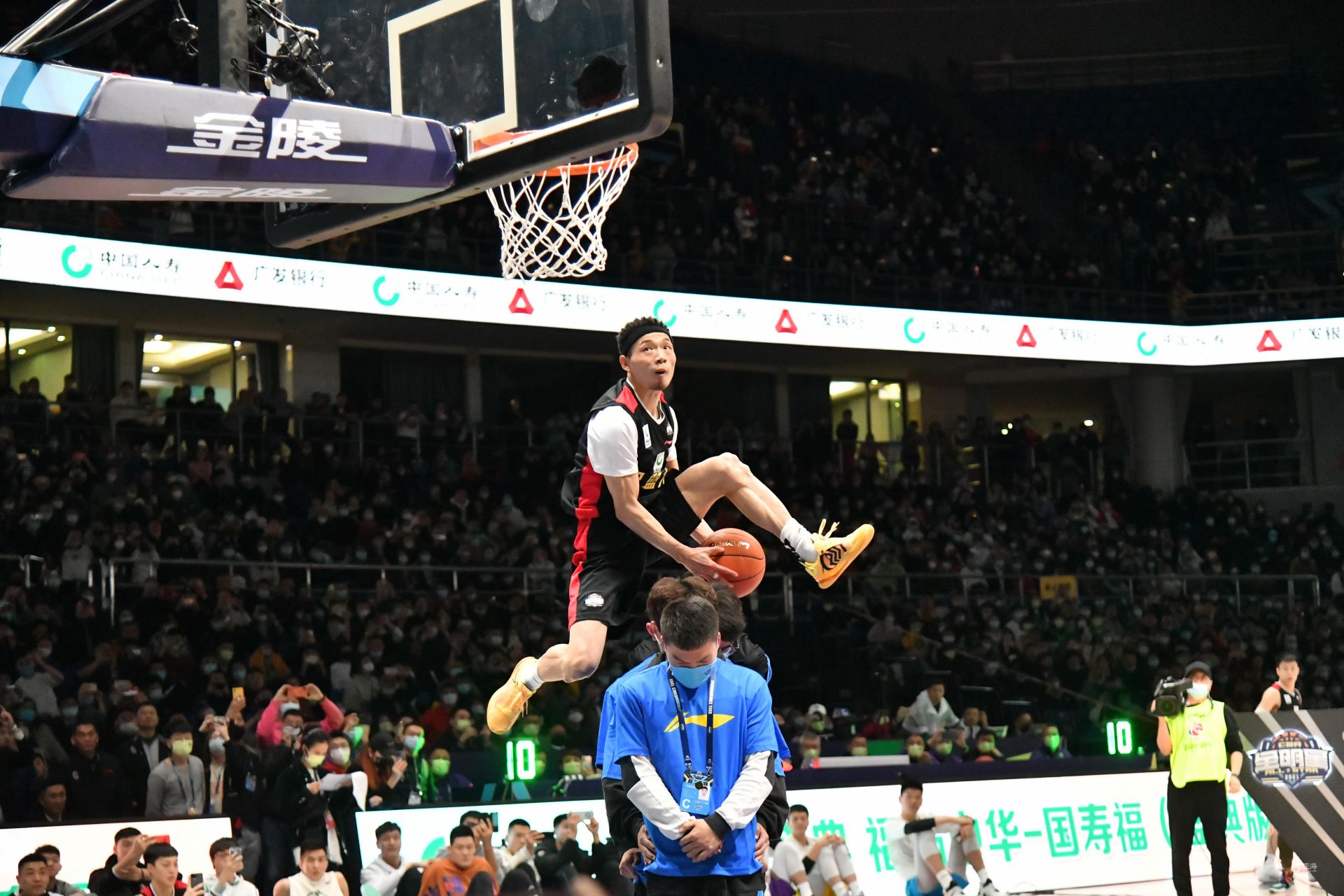 他依然是世 他依然是世